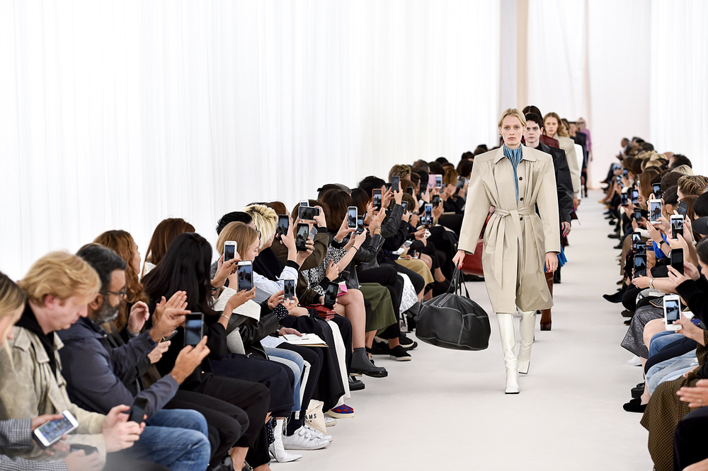 Balenciaga Will Stream Its Fall Show in 360-Degree Virtual Reality -  Fashionista